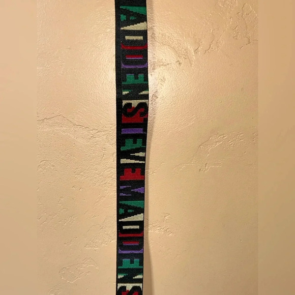 NWTS STEVE MADDEN BSAUL BLACK QUILTED CROSSBODY. MULTICOLORED LOGO STRAP. - Picture 4 of 10